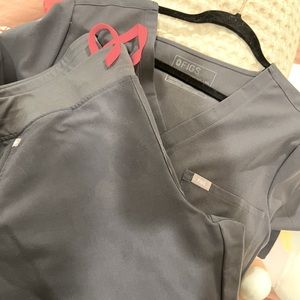 Figs scrubs xxl top xl bottom Zamora petite joggers